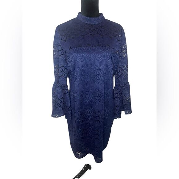 NWT TRINA TURK STUNNING LACE BELL SLEEVE NAVY COCKTAIL DRESS WOMENS SIZE 14 - Picture 2 of 10
